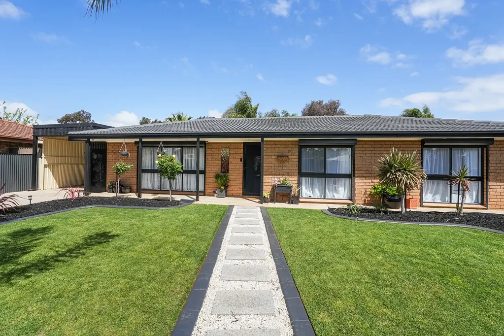 Salisbury North 3Kwarto Beautiful Family Home with Quality Finishes - An Entertainer's Paradise with Development Potential