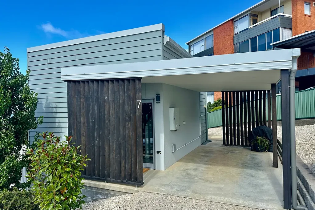 Burnie 2 Bedroom Coastal Class & Contemporary Comfort – Walk to Burnie CBD