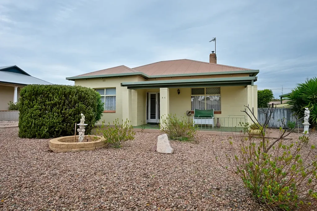 Whyalla 3房  PRIME LOCATION LIVING WITH CHARM AND CHARACTER!