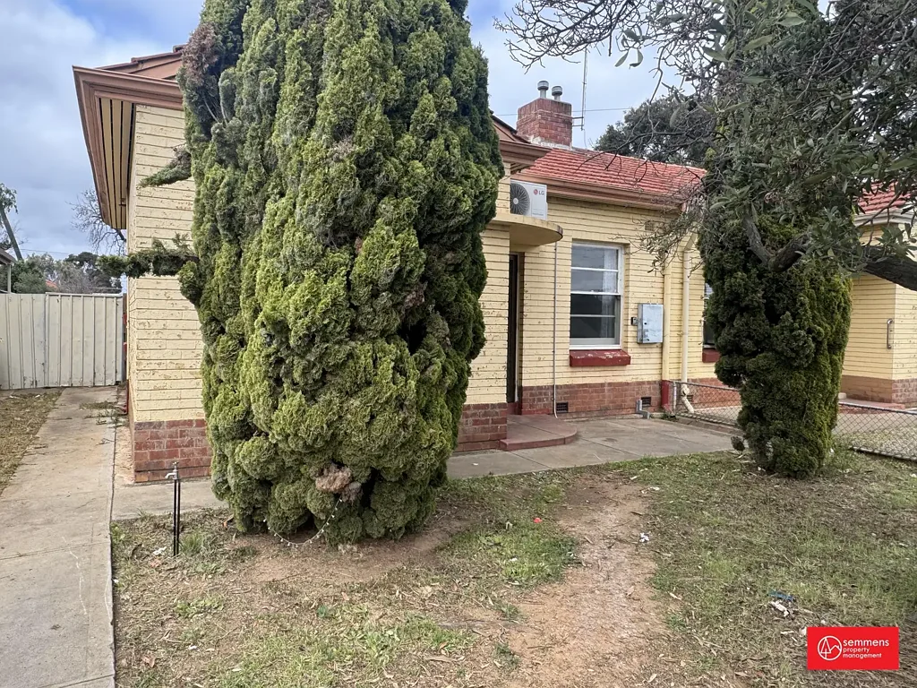 LOW-MAINTENANCE LIVING IN A CONVENIENT LOCATION