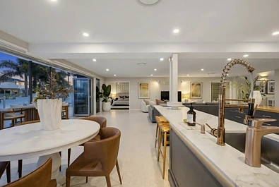 6 Grant Place, Broadbeach Waters, QLD 4218, 4 Kuwarto, 3 Banyo, House