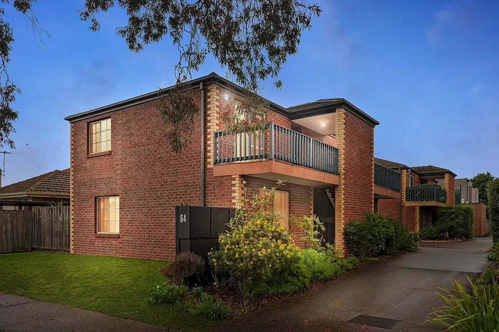 Immaculate Low-Maintenance Living in a Prime Lifestyle Location