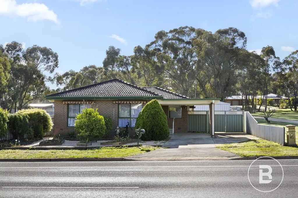 Maryborough 3房  Affordable Brick Veneer Home – Neat Block & Shedding