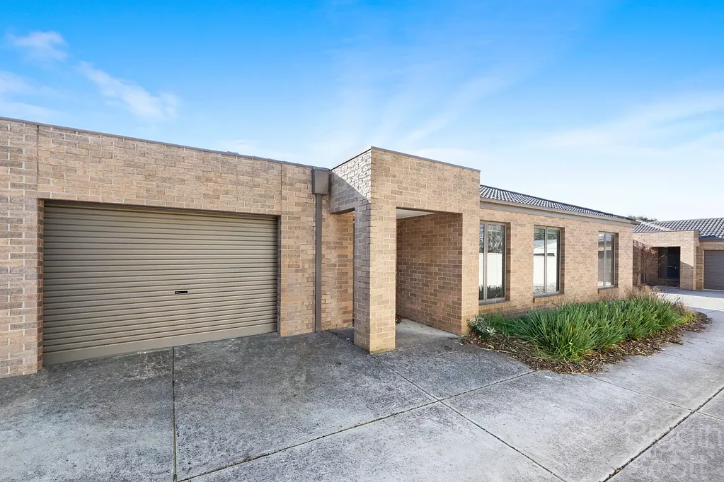 2/7 Rowlands Street, Sebastopol, VIC 3356