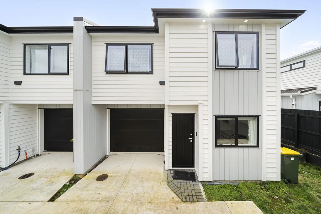 Wattle Downs 3कमरा Modern Freehold - Last Property + Parking!