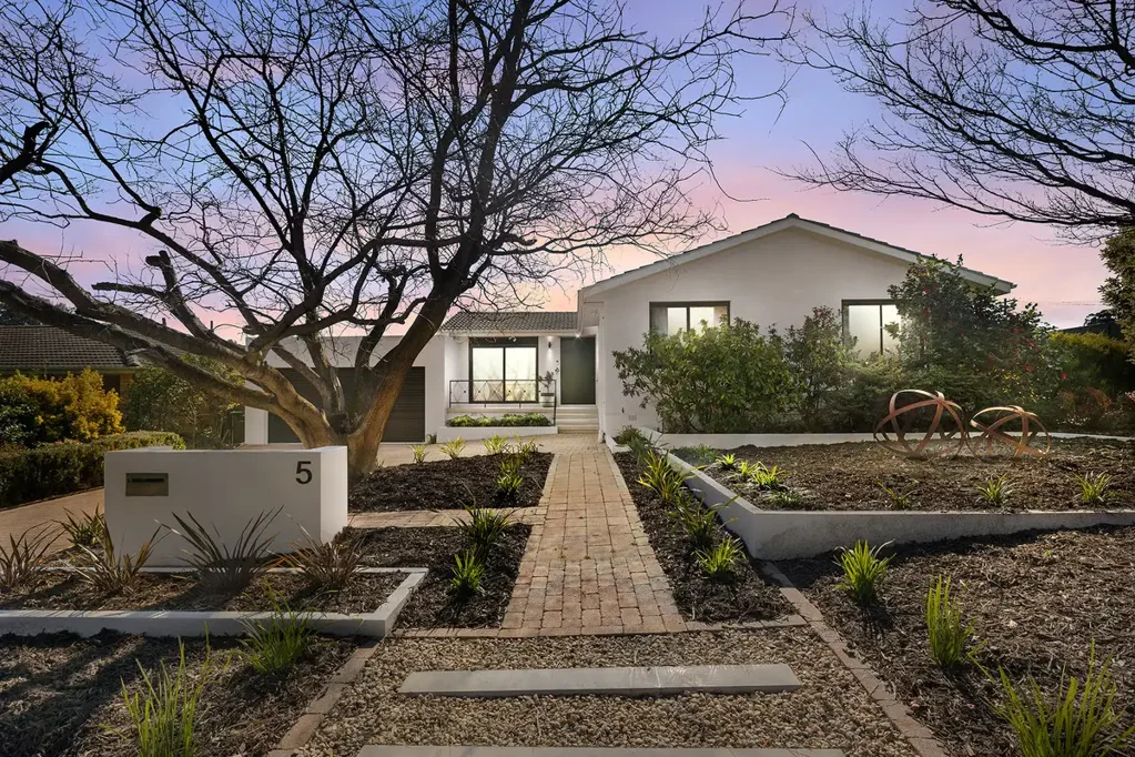 Mawson 5房  Architecturally Designed. Impeccably Appointed.