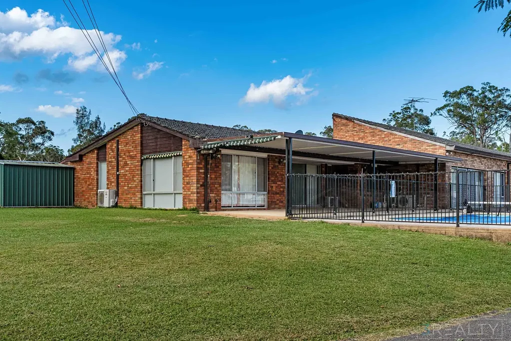 Short-Term 3 Month Lease – Spacious Acreage Living with Dual Accommodation