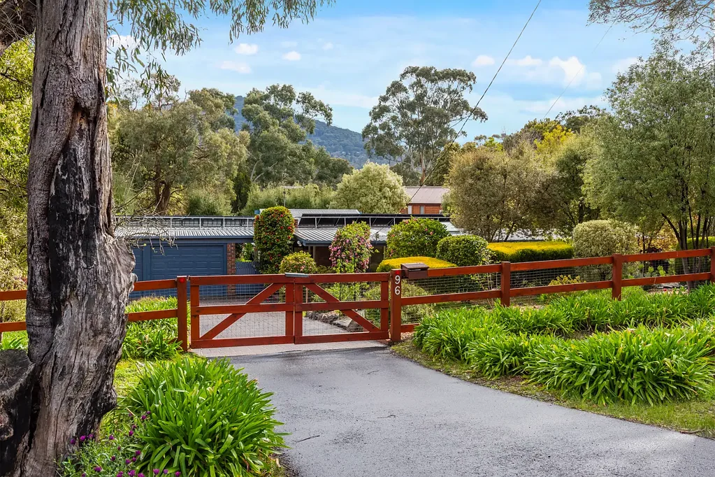 Macedon 3બેડરૂમ Lifestyle, Location, and Mount Macedon Views.