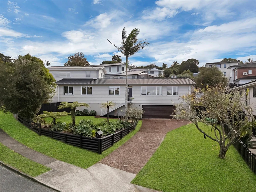 Browns Bay 4 Slaapkamer Spacious Sunny Family Living in a Sought-After Cul-De-Sac