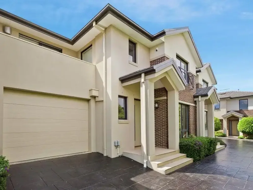 MODERN TOWNHOUSE IN THE PERFECT LOCATION