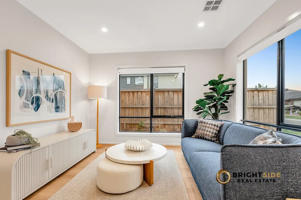 15 Guisard Way, Clyde North, VIC 3978