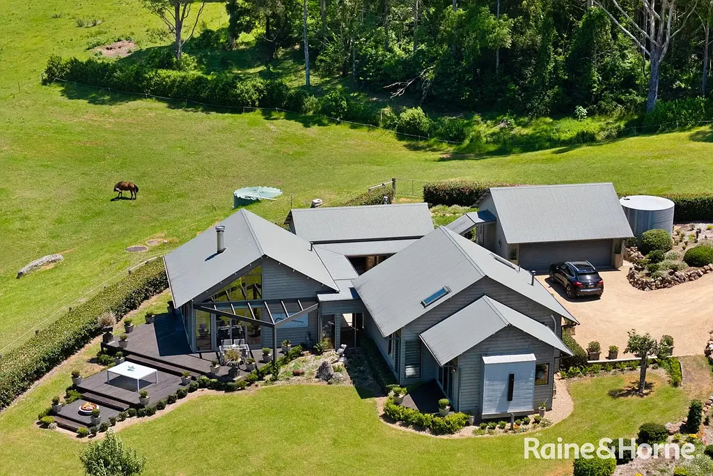 Kangaroo Valley 4 Bedroom Stunning Pavilion Country Home on 4.6 acres with Exceptional Views