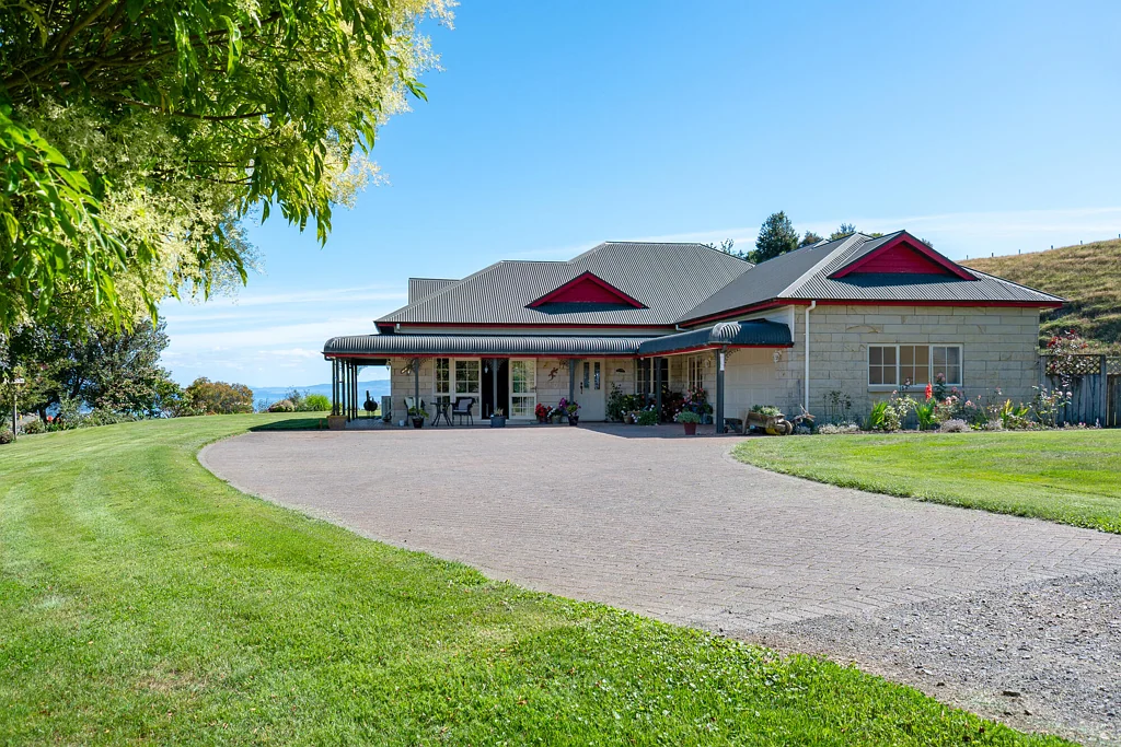 Kinloch Elevated lifestyle living with lake views