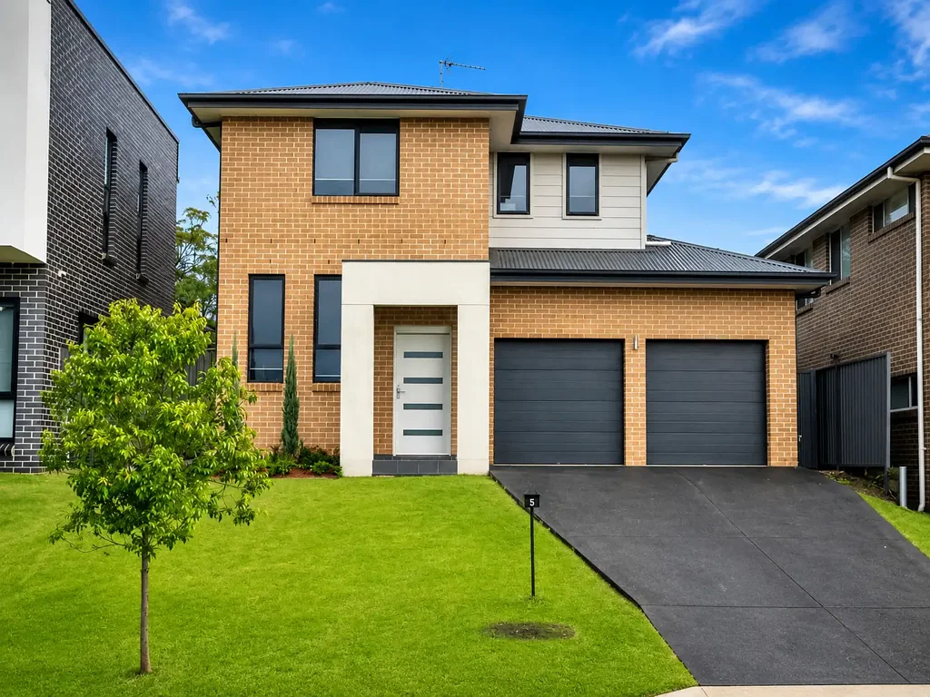 Riverstone 4 Bedroom Stylish North Facing Family Home in the Heart of Grantham Farm