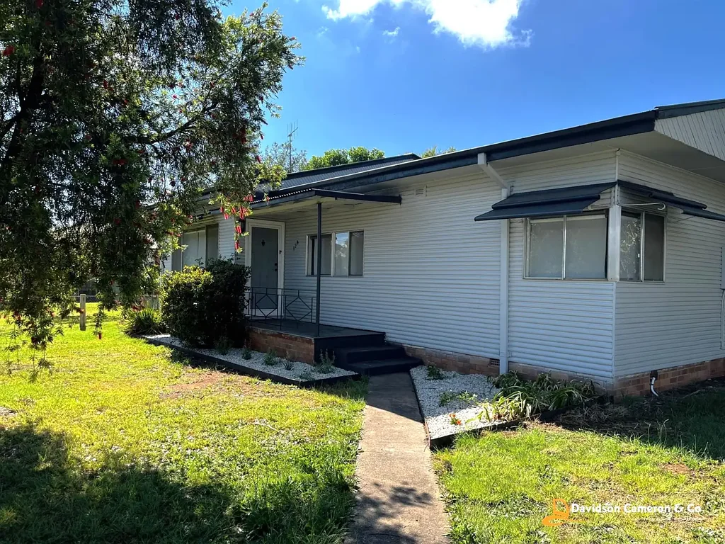 Coonabarabran 3Kwarto Freshly Renovated & Tenanted- The Perfect Investment!