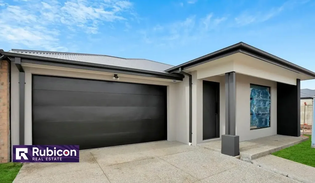 For Rent | Spacious Family Home in Prime Weir Views Location!