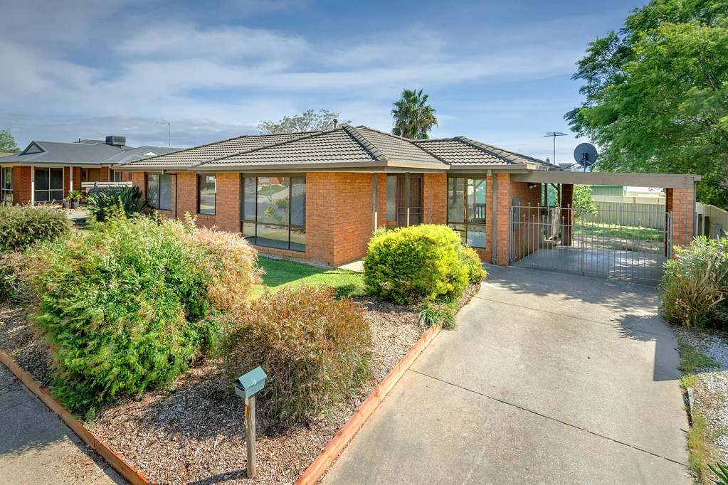 4 Jason Circuit, Wodonga, VIC 3690