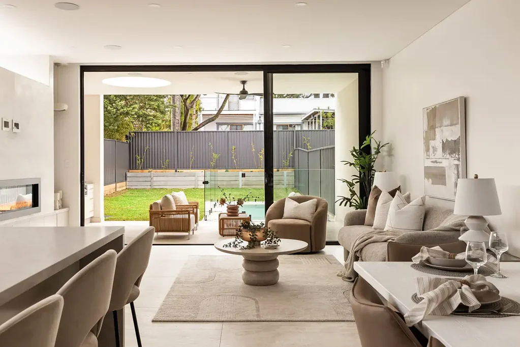 Sylvania 4Kwarto Stunning interiors, poolside entertaining and a prestige address