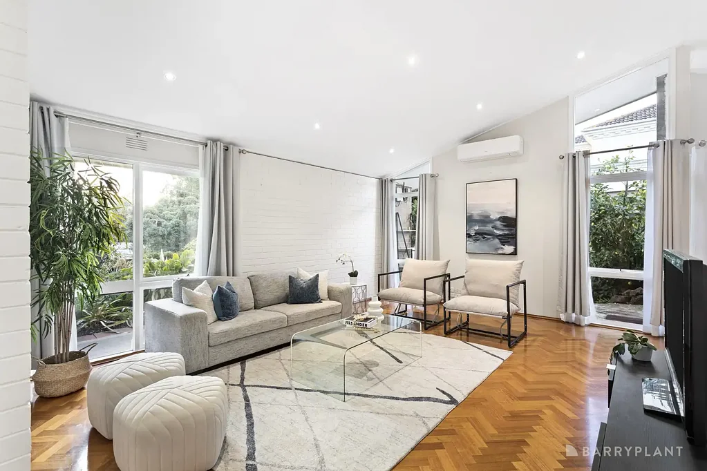 Doncaster East 5 Slaapkamer Parkside Family Haven in Sought-After Doncaster East