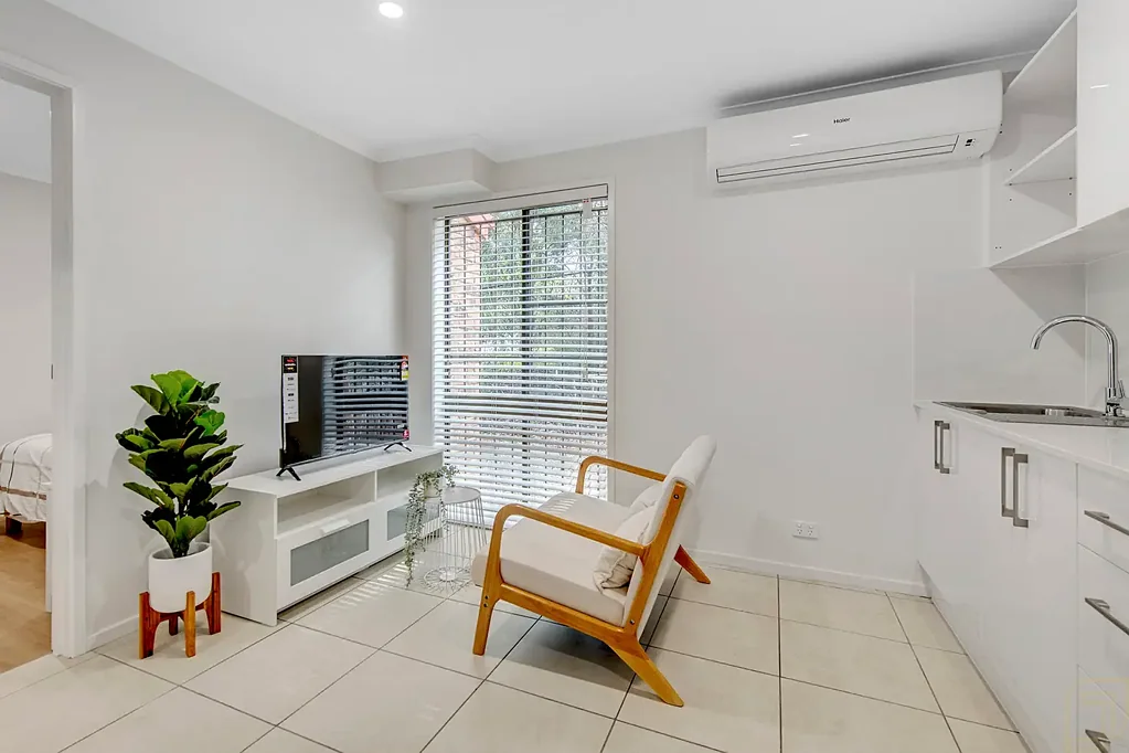 FULLY FURNISHED - SUITABLE FOR SINGLE OCCUPANCY - ALL-INCLUSIVE BILLS