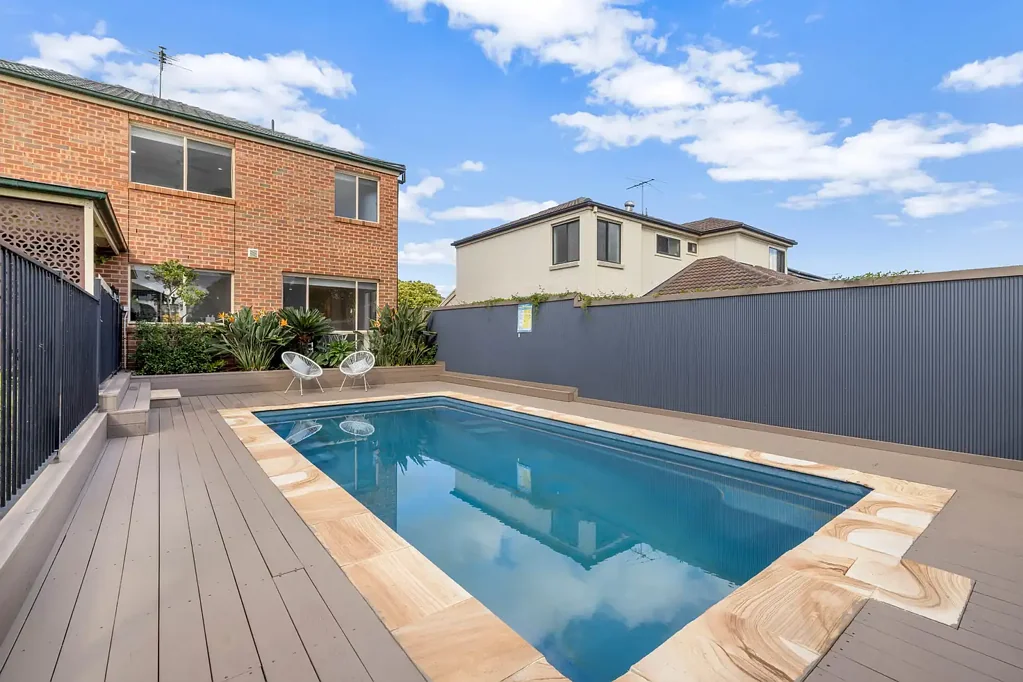 Kellyville Ridge 5房 宽敞五卧 616sqm朝东地 现代厨房石材台面 私人泳池庭院 临近优质学校 公园购物便利 Immaculate EAST-Facing Double-Storey Family Home with Pool on Approx. 616sqm Block.
