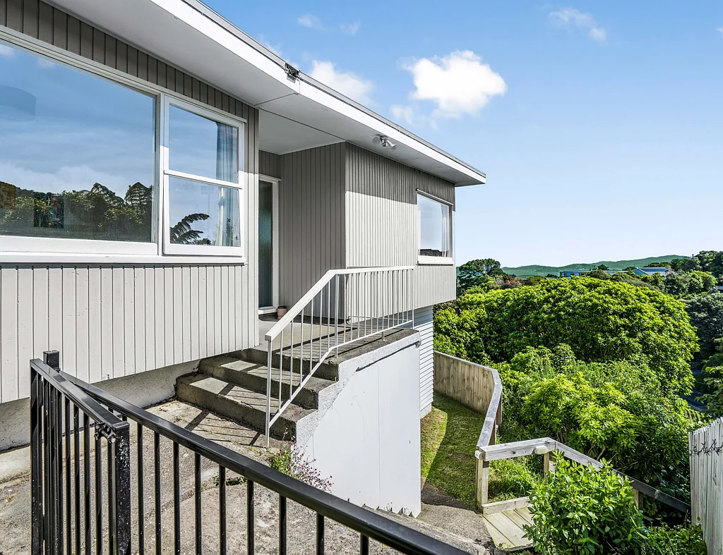 Korokoro 4침실 Warm, Welcoming & Well-Located - Ideal Family Home