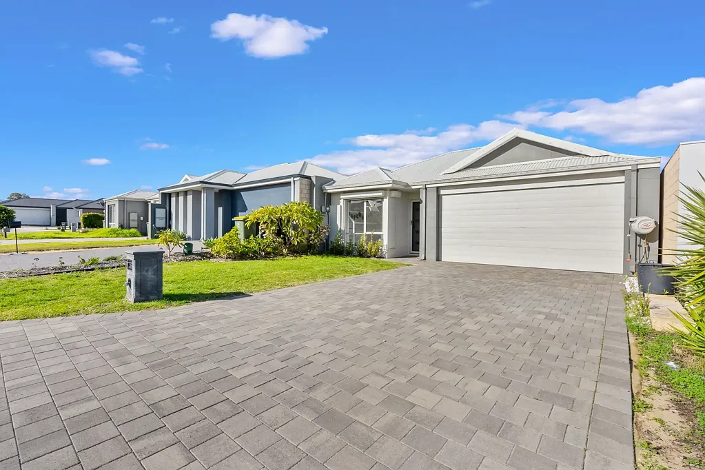 16 Limari Place, Sinagra, WA 6065