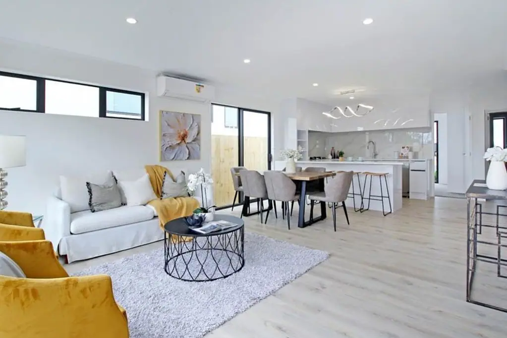 Papatoetoe 4 Bedroom Modern. Spacious. Connected