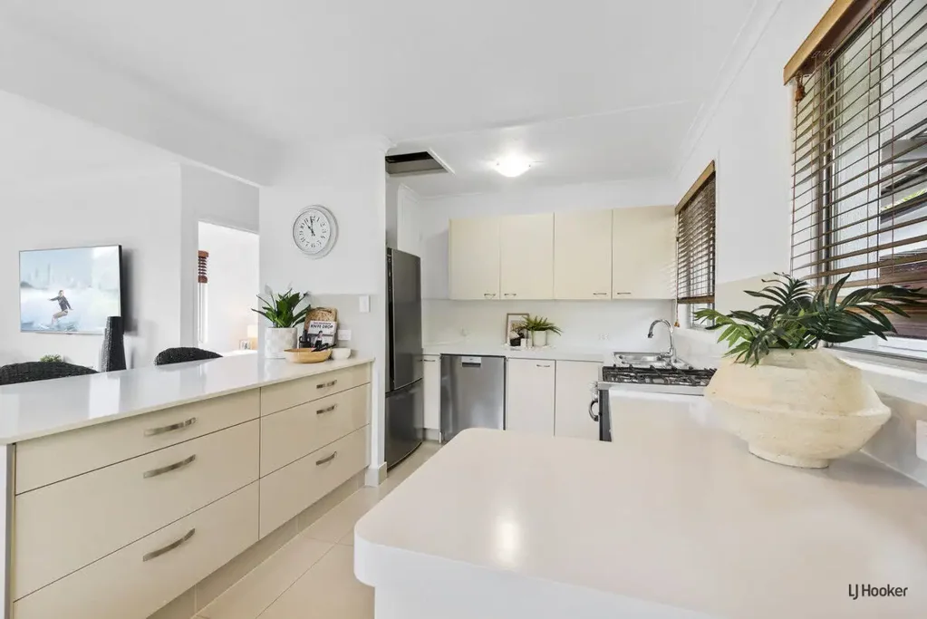 Peaceful Currumbin Retreat with Self-Contained Granny Flat