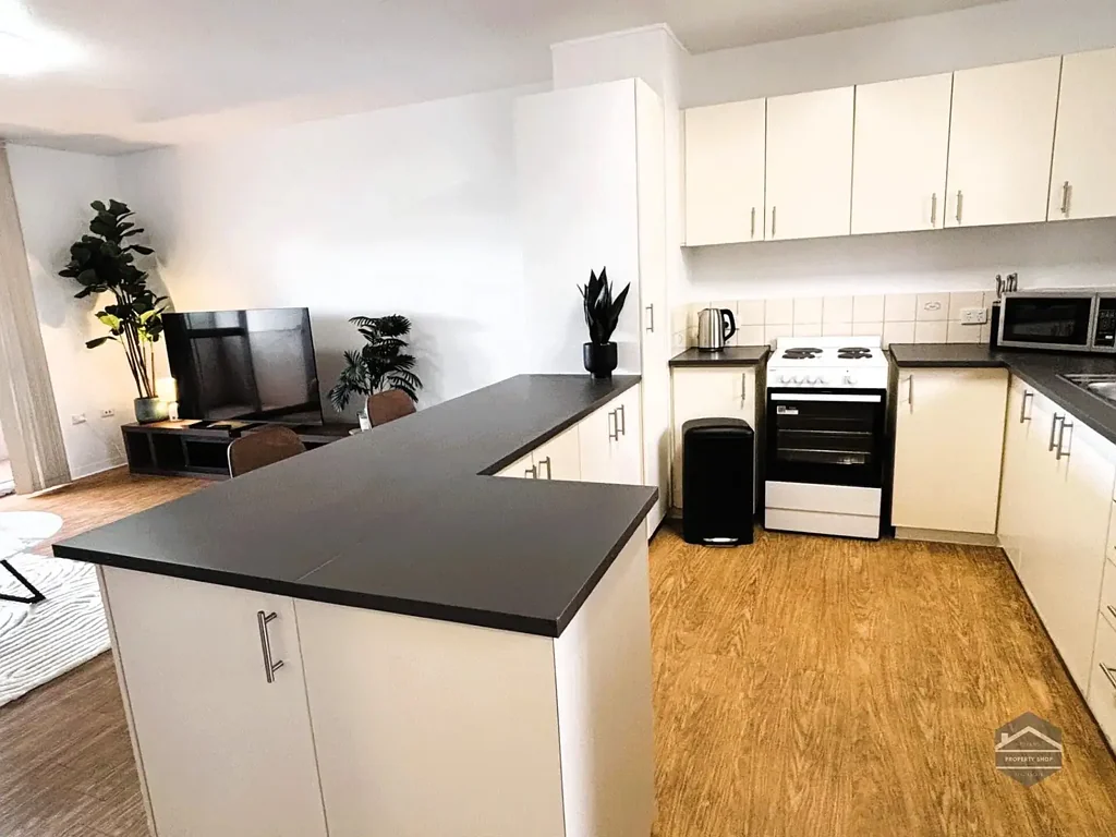 Furnished 2x1, Modern Unit!