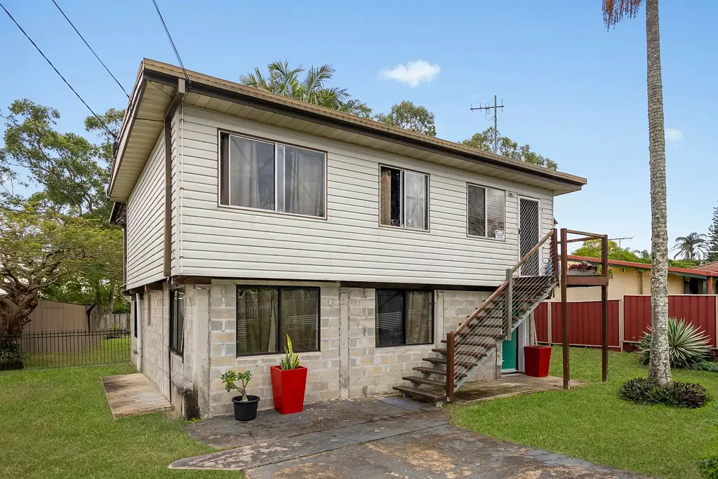 Crestmead 2 Bedroom READY FOR RENOVATION!