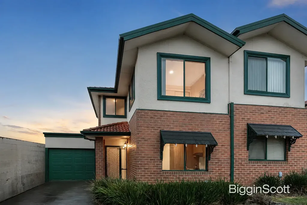 SPACIOUS & LOW-MAINTENANCE TOWNHOUSE IN A CONVENIENT LOCATION