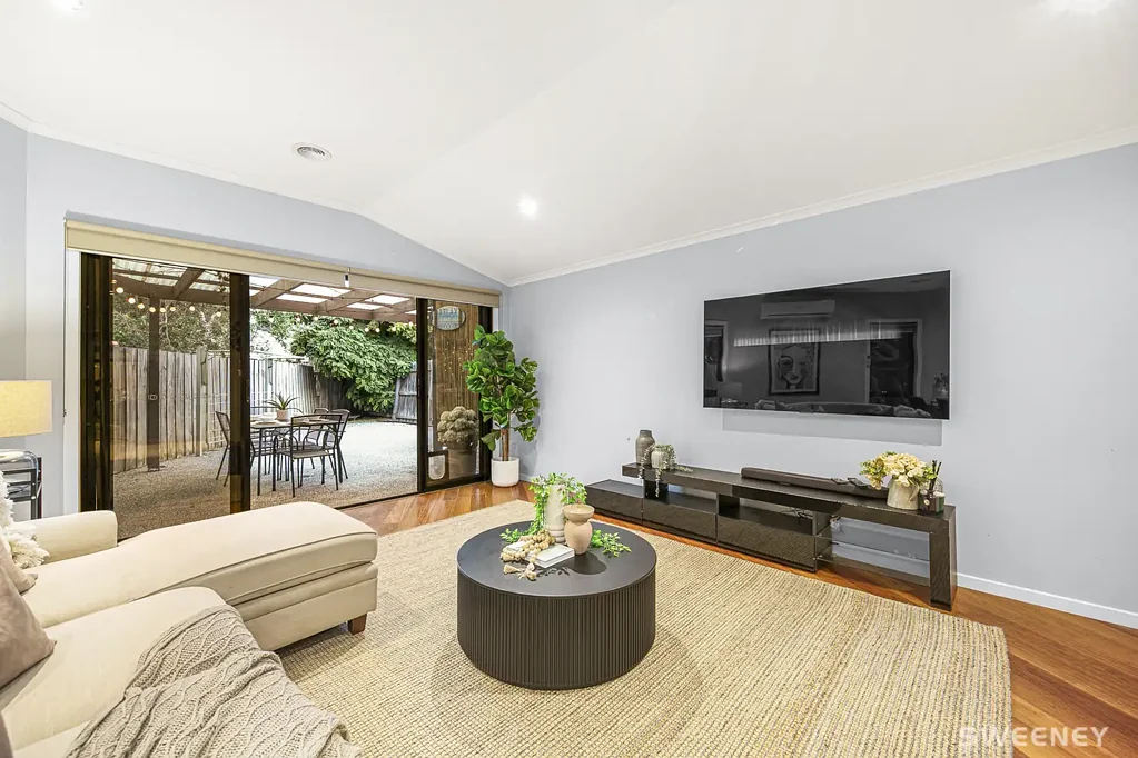 Altona North 3Phòng ngủ Freestanding Family Home with Modern Flair