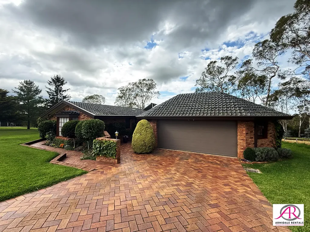 15 Hillview Road, Armidale, NSW 2350