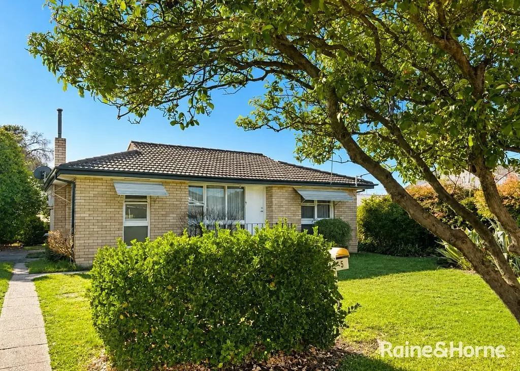 Beautifully Renovated Brick Home in a Convenient Mudgee Location