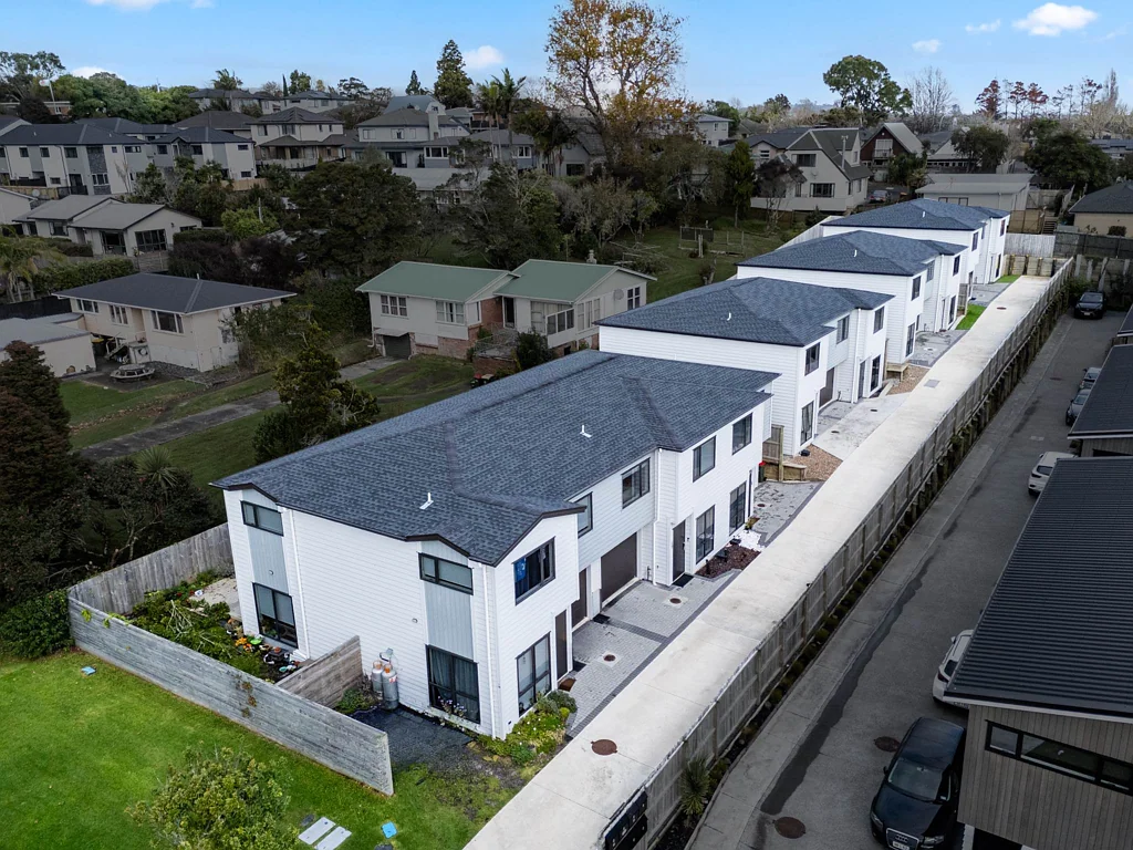 Howick 4房  Modern Freehold Living in the Heart of Howick!