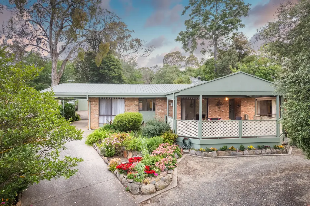 Littlehampton 3ਬੈੱਡਰੂਮ Elevated Charm with Hillside Views