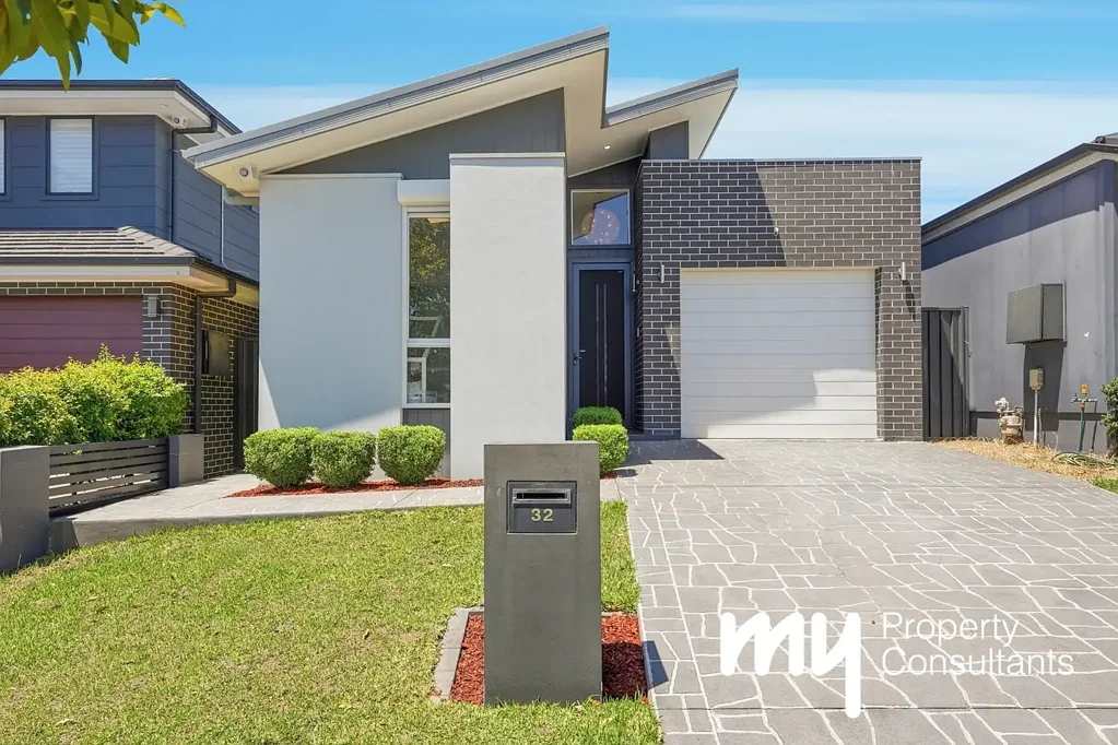 32 Coral Flame Circuit, Gregory Hills, NSW 2557