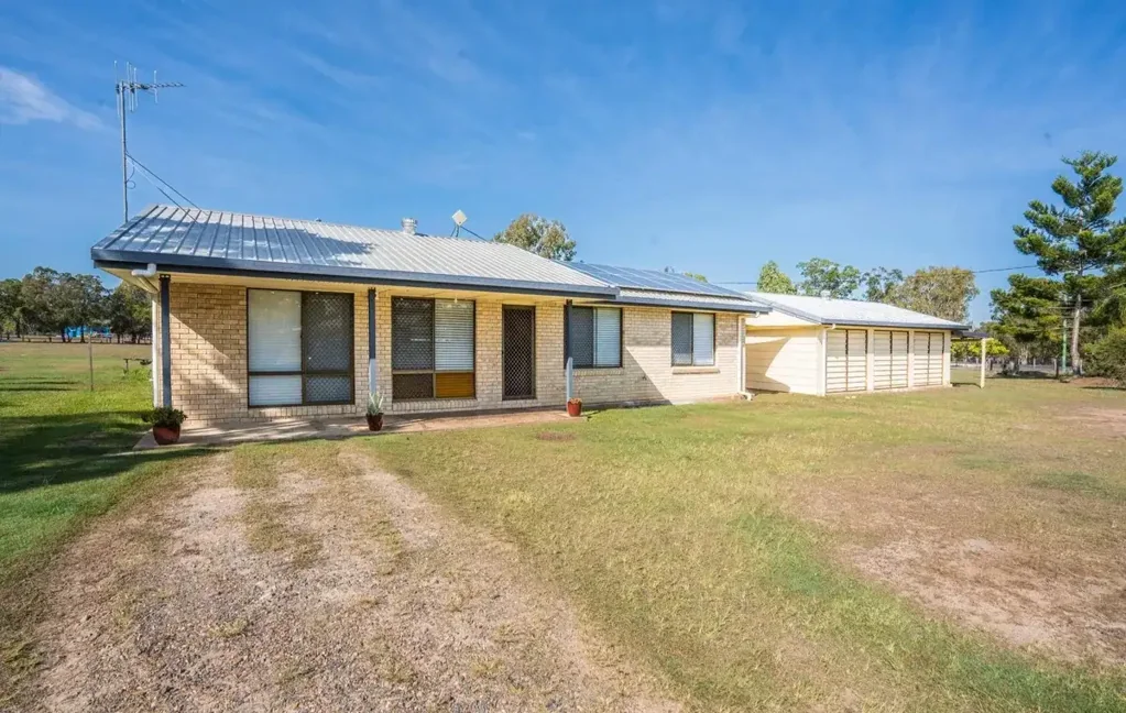 Sunshine Acres 3 Bedroom Ultimate Acreage Living - Bring the Animals & the Toys!