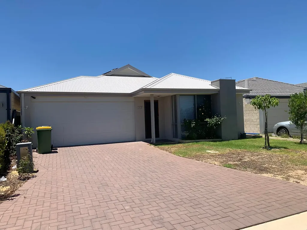 4x2x2 FAMILY HOME, BOASTING LOCATION & VALUE!!
