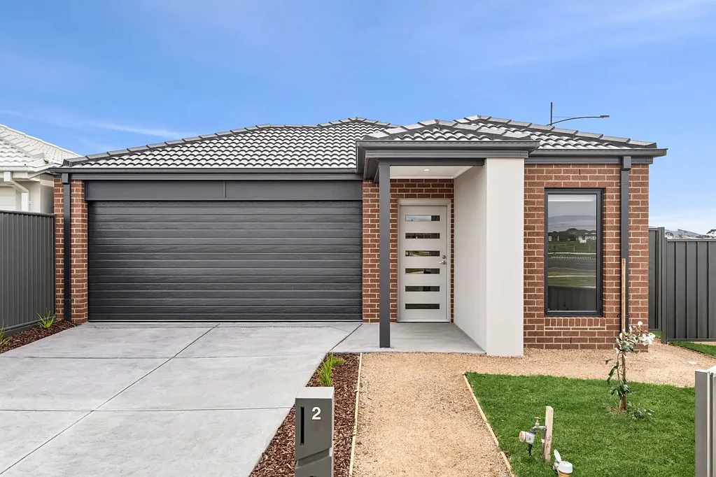 Modern Comfort Meets Family-Friendly Living!