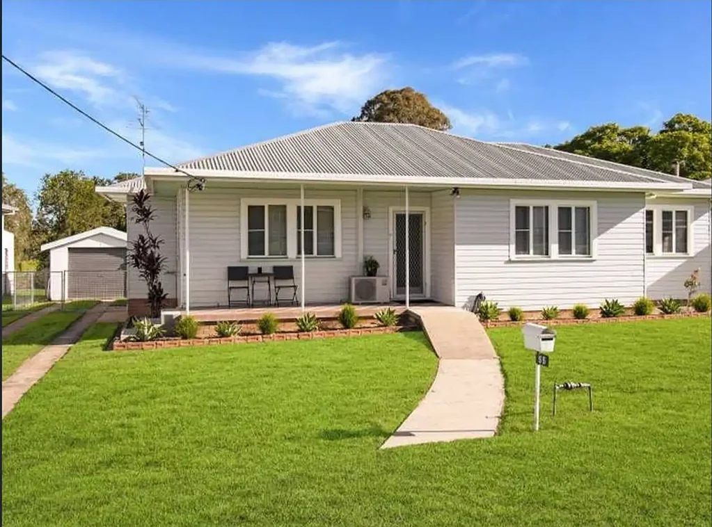 Charming & Comfortable Family Home in Central Casino