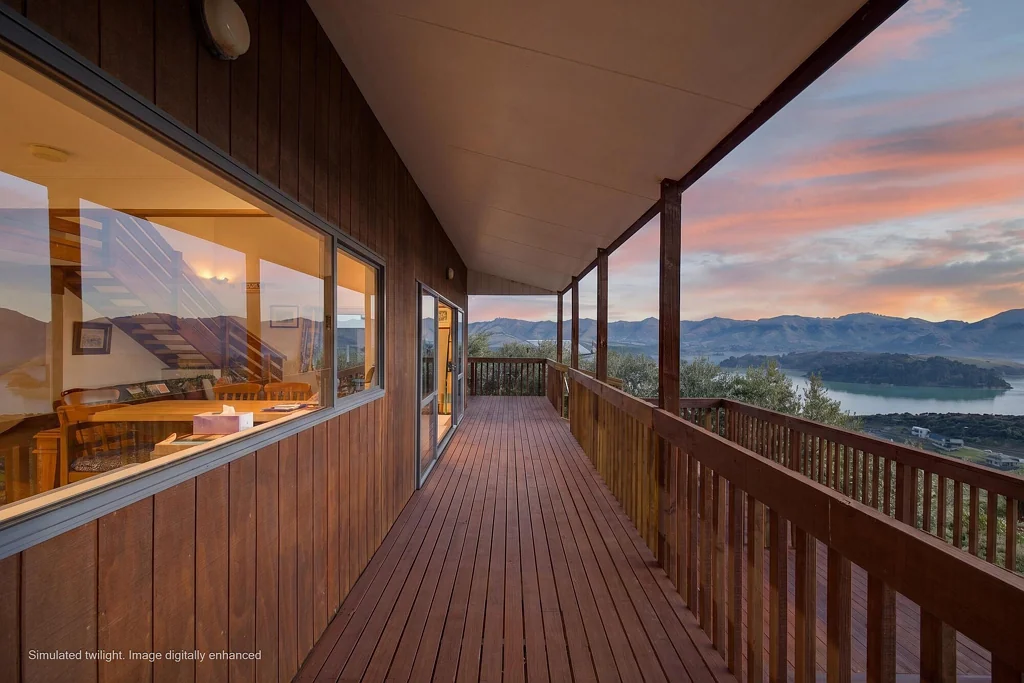 Charteris Bay 3房  Views worth coming home to