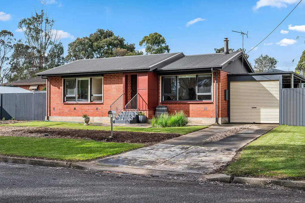 Mount Barker 4Kwarto Rustic hills charm with a self-contained studio on 835sqm of country gardens!