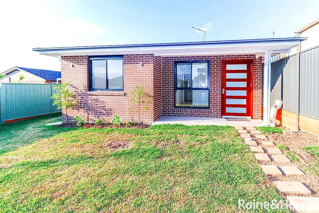 Modern 2 bedroom Granny Flat in Minto Close to Amenities!