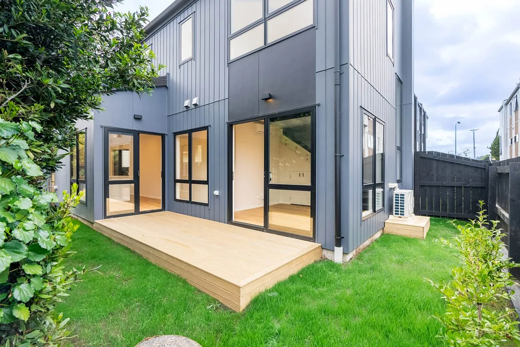 Greenlane 3chambre Enquires over $1mil, all offers Welcome!