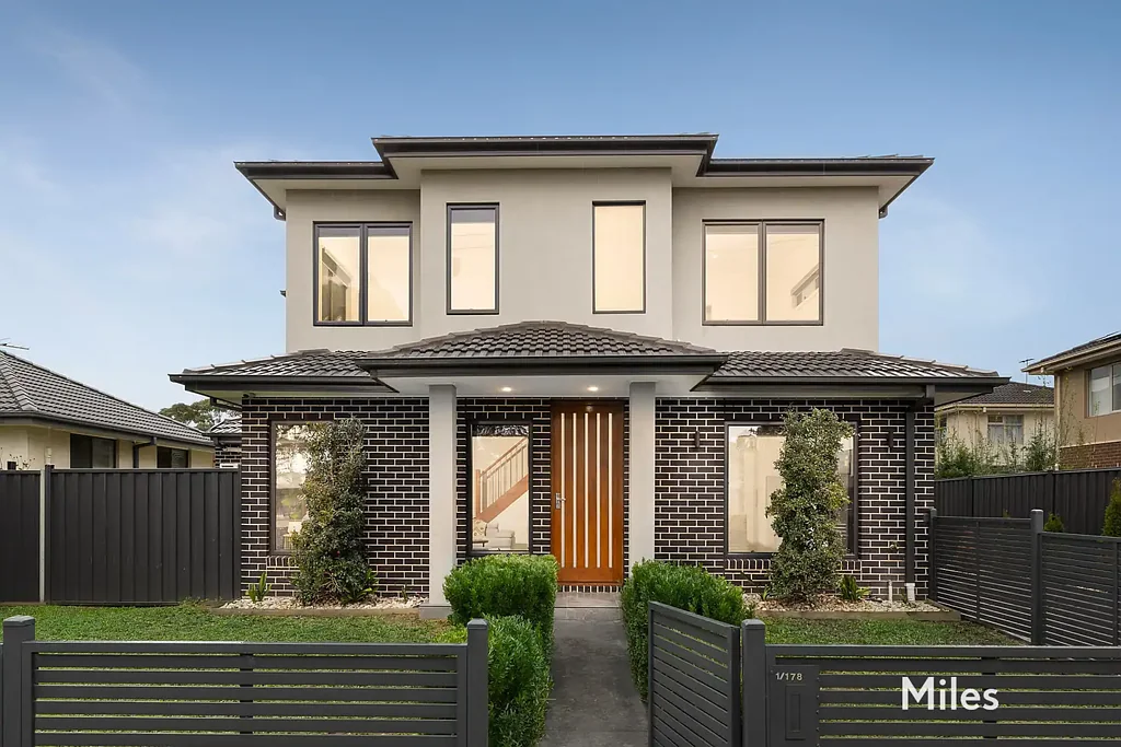 Heidelberg West 3Zimmer First-Class Space & Style In A Deep Garden Setting