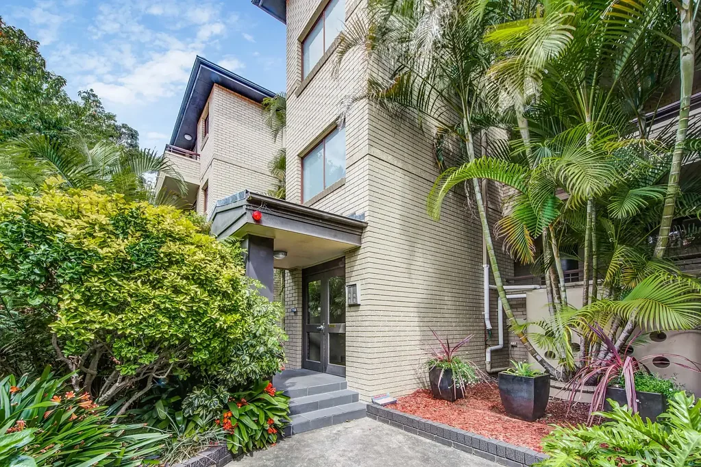 Sunny two bedroom apartment in sought after location