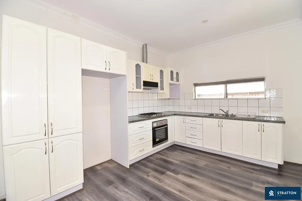 East Victoria Park 4Zimmer Prime R40 Opportunity on 577sqm Green Title Block with Rear Laneway Access - Potential Retain and Build