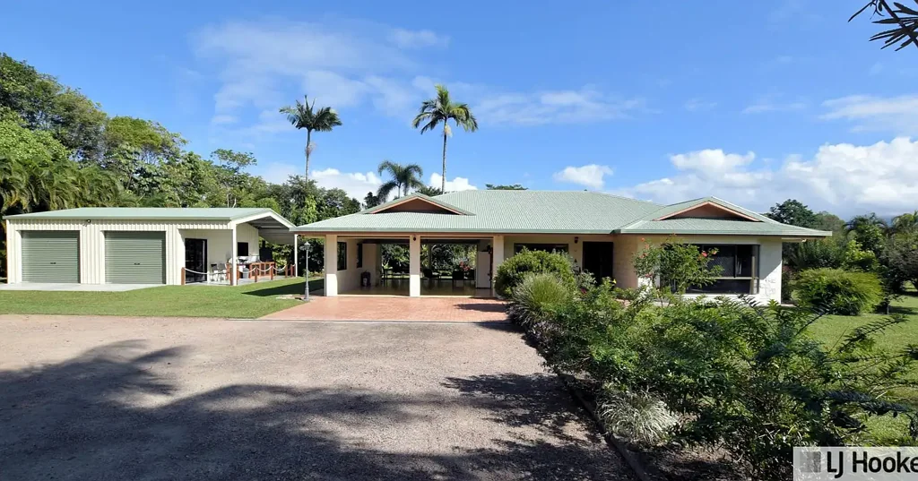 Merryburn 3 Bedroom Impeccable Approx 2 Acre 3 Bedroom Home in Merryburn!